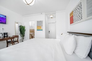 Laptop workspace, blackout drapes, iron/ironing board, free WiFi - Starlite Hotel (Miami Beach)