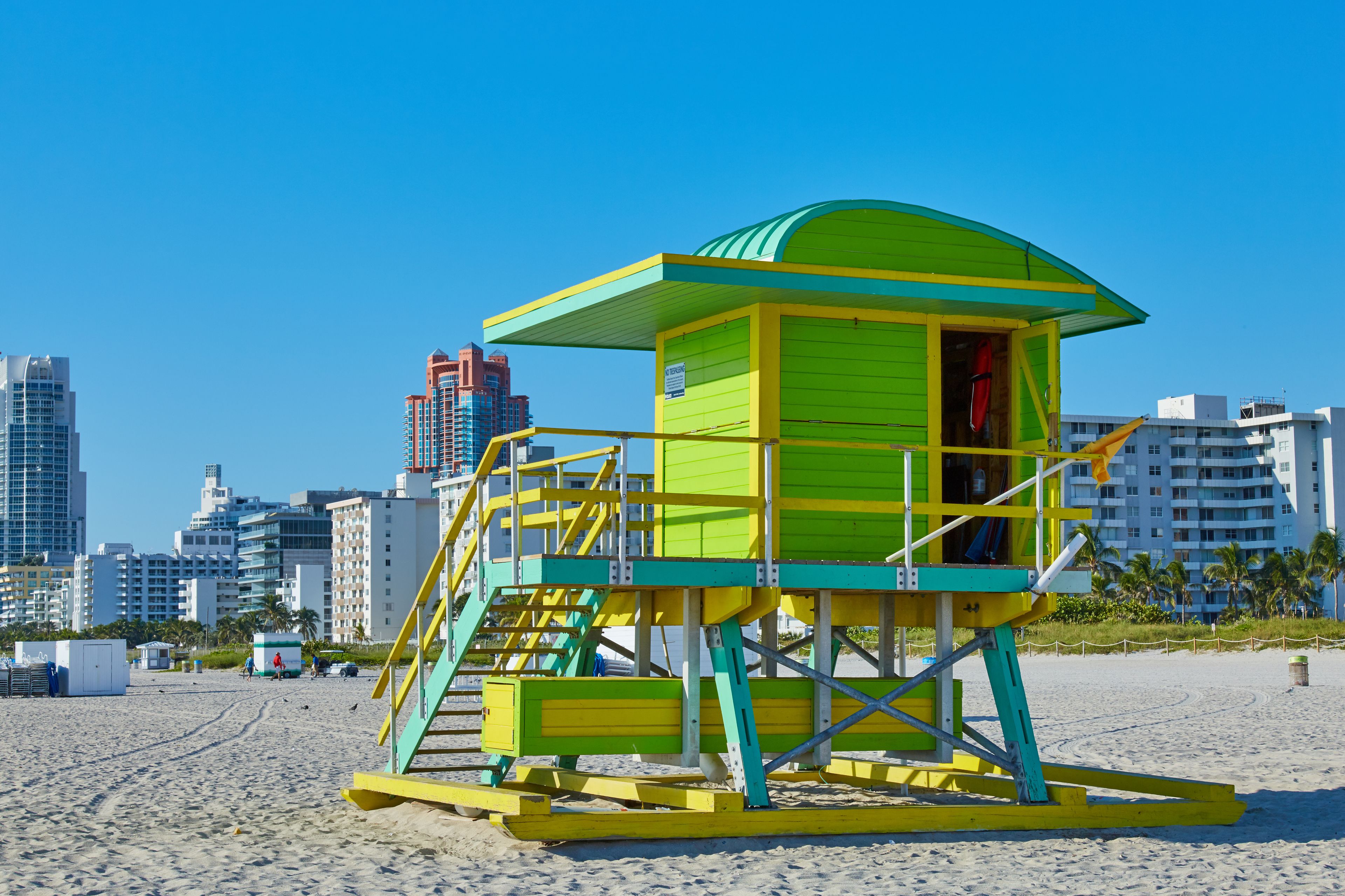 Pantai berhampiran, pasir putih 