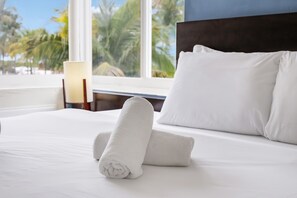 Deluxe Room, 1 King Bed, Ocean View (Self check-in) | Room amenity - Starlite Hotel (Miami Beach)