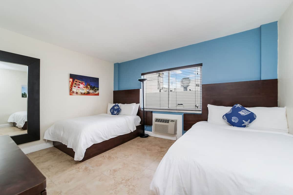 Decoración personalizada, muebles diferentes y cortinas blackout