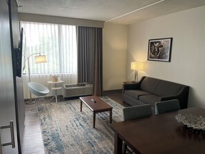 Executive Room, 1 King Bed | Living area | 55-inch flat-screen TV with cable channels, TV, books