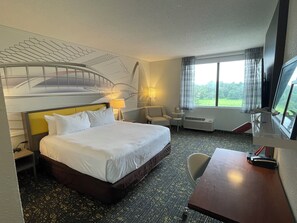 Standard Room, 1 King Bed | 1 bedroom, premium bedding, desk, laptop workspace