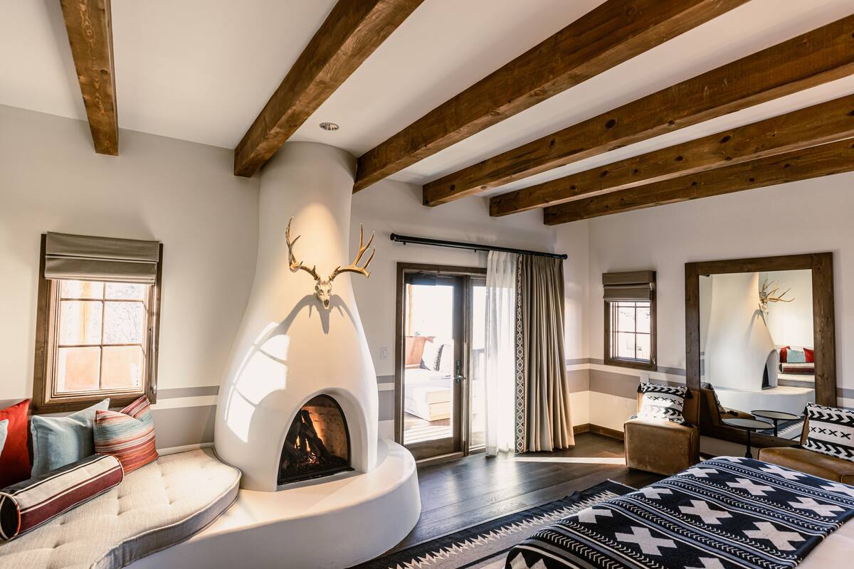 suite, 1 king bed, valley view (king) | living area | 50-inch smart tv with cable channels, tv, fireplace