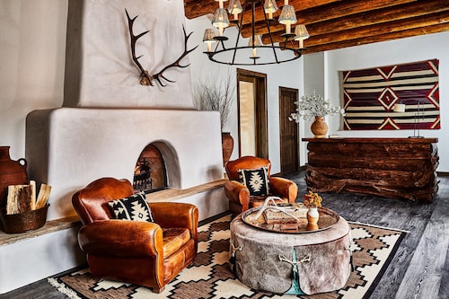 Bishop's Lodge, Auberge Collection