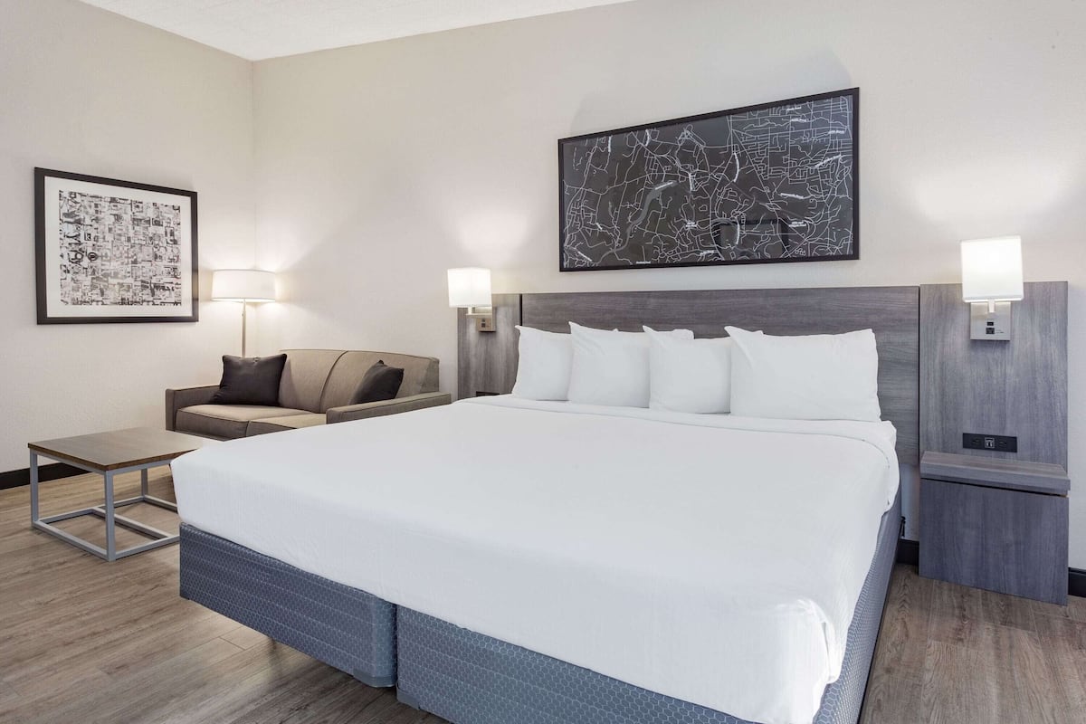 Ropa de cama de alta calidad, cortinas blackout y insonorización