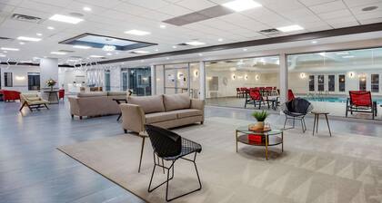 Ramada by Wyndham Hartford North / Bradley Airport