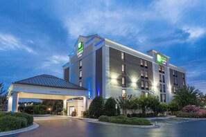 A Holiday Inn Express & Suites hotel with a covered entrance, clear signage, and well-maintained landscaping. - Holiday Inn Express Hotel & Suites Wilmington-University Ctr by IHG (Wilmington)