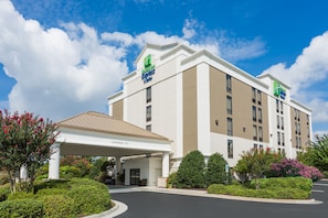 Exterior - Holiday Inn Express Hotel & Suites Wilmington-University Ctr by IHG (Wilmington)