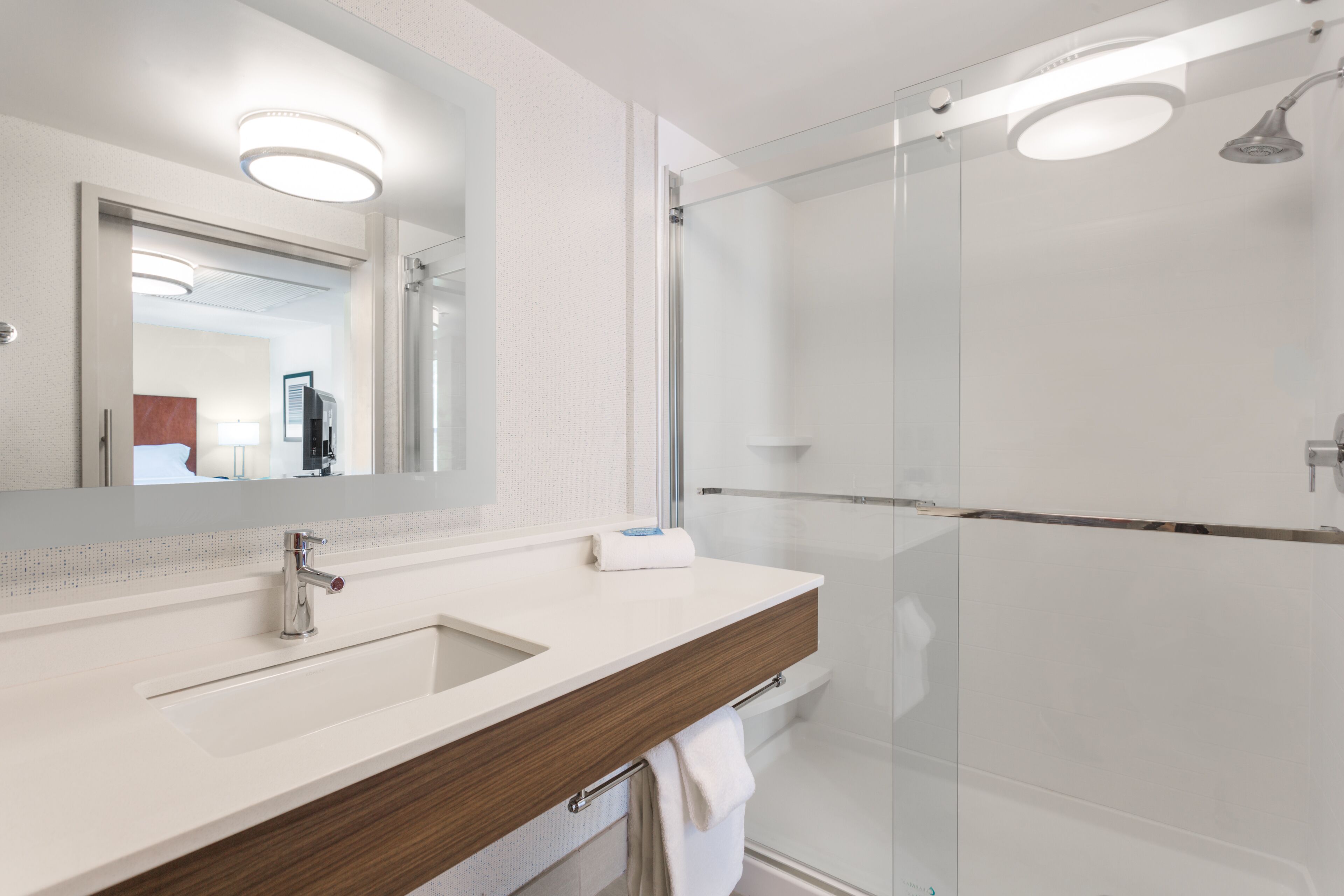 suite, 1 king bed with sofa bed, non smoking (imperial) | bathroom | combined shower/bathtub, free toiletries, hair dryer, towels