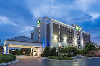Holiday Inn Express Hotel & Suites Wilmington-University Ctr by 