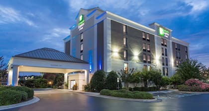 Holiday Inn Express Hotel & Suites Wilmington-University Ctr by IHG