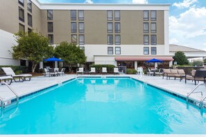 Seasonal outdoor pool, open 9:00 AM to 9:00 PM, pool loungers - Holiday Inn Express Hotel & Suites Wilmington-University Ctr by IHG (Wilmington)