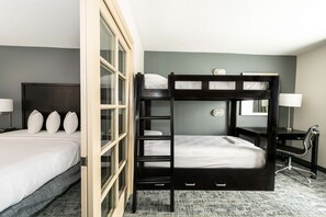 1 bedroom, premium bedding, desk, laptop workspace