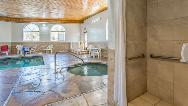 Piscine intérieure, piscine extérieure