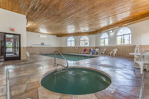 Piscine couverte, piscine extérieure