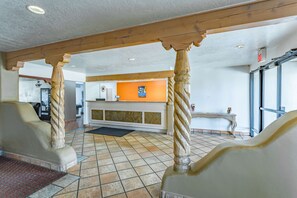 Lobby - Motel 6 Santa Fe, NM - Central (Santa Fe)