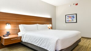 Standard Room, 1 King Bed | 1 bedroom, in-room safe, desk, iron/ironing board