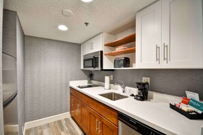 Full-sized fridge, microwave, stovetop, dishwasher