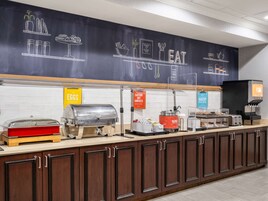 Café da manhã com buffet grátis todos os dias