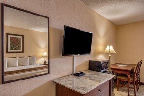 Zimmer, 1 King-Bett, Nichtraucher | Hochwertige Bettwaren, Schreibtisch, Verdunkelungsvorhänge