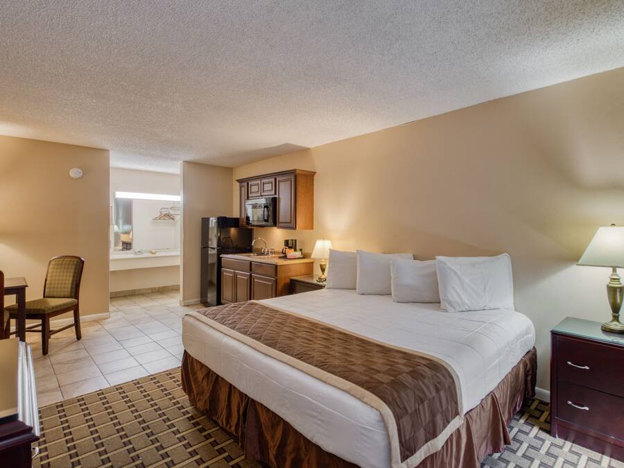 Studio, 1 King-Bett | Hochwertige Bettwaren, Schreibtisch, Verdunkelungsvorhänge