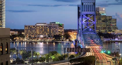 DoubleTree by Hilton Hotel Jacksonville Riverfront