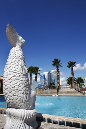 室外游泳池,06:00 至 22:00 开放,免费小屋,日光浴躺椅