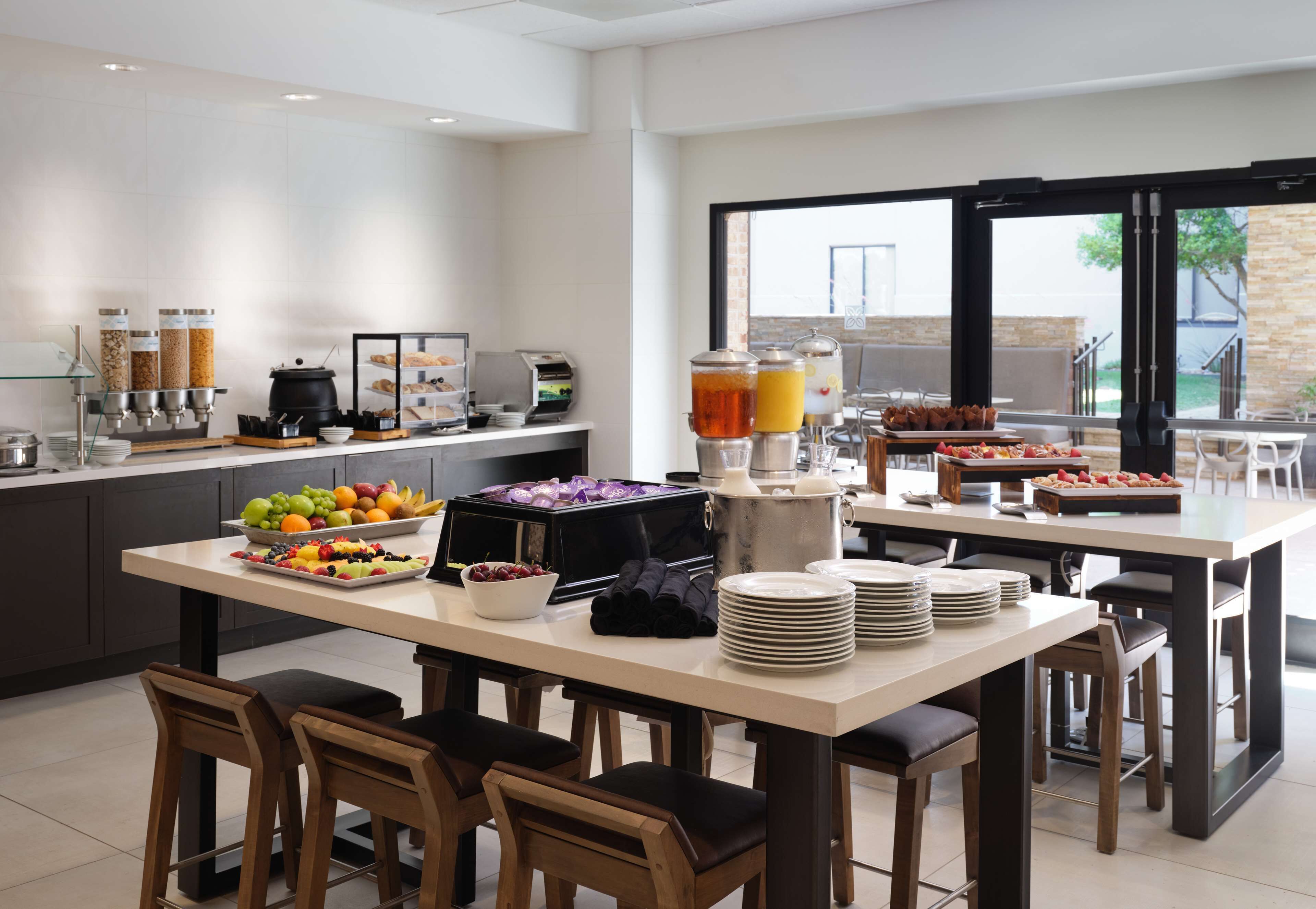 Café da manhã com buffet todos os dias mediante uma taxa