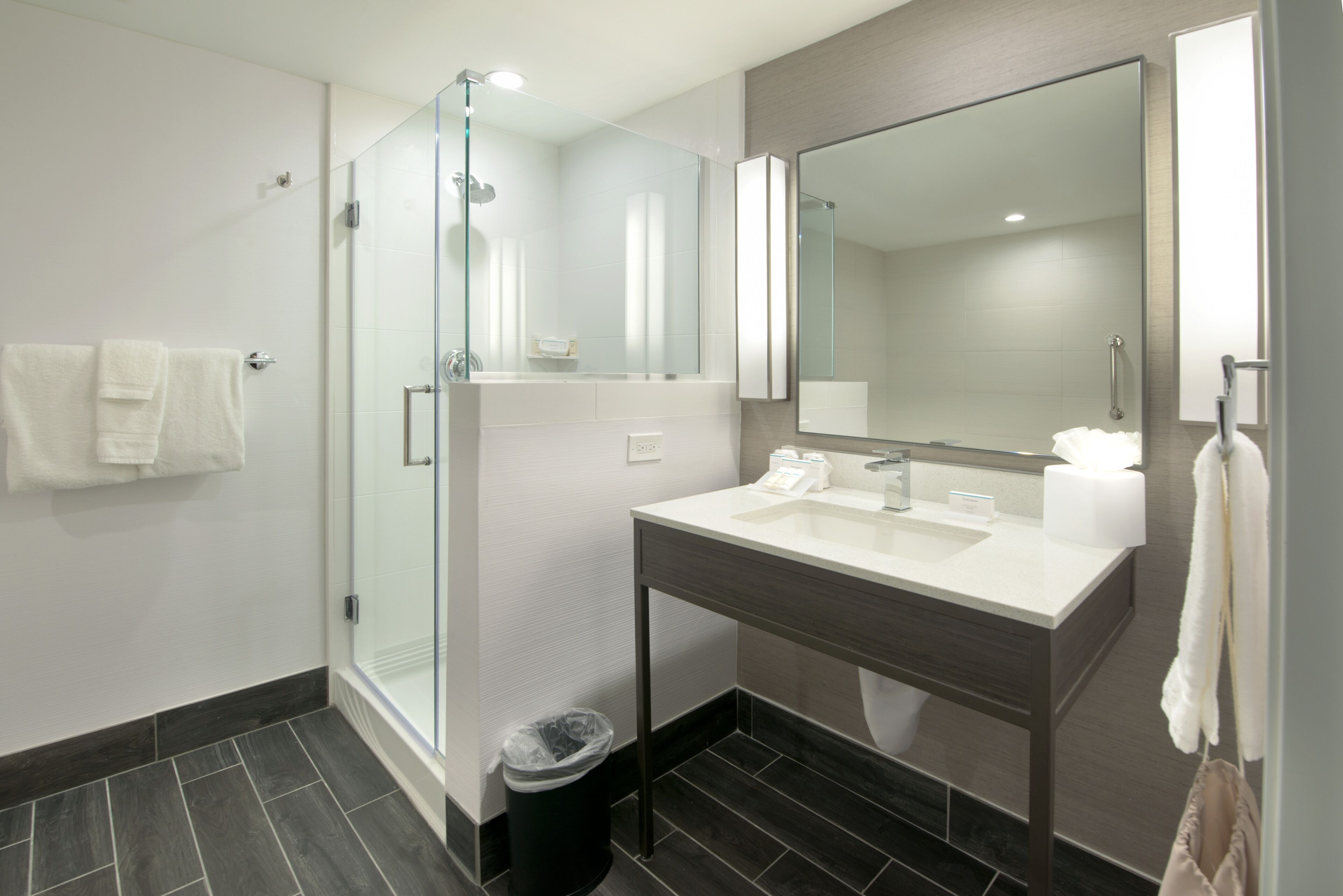 suite, 1 king bed, accessible (3x3 shower) | bathroom | combined shower/bathtub, free toiletries, hair dryer, towels