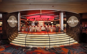 2 bars/lounges, pub