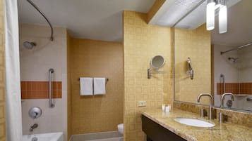 Un baño moderno con bañera, ducha y lavamanos.