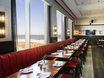 5 restaurants, breakfast, lunch, dinner served; American cuisine at Ballys Atlantic City Hotel & Casino