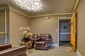 Lobby - Econo Lodge Raleigh near Walnut Creek Amphitheatre (Raleigh)