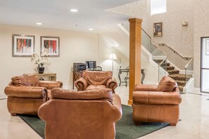 Lobby - Econo Lodge Raleigh near Walnut Creek Amphitheatre (Raleigh)
