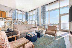 1 BEDROOM OCEAN VW KG PREMIER SUITE W/BALCONY | Private kitchen