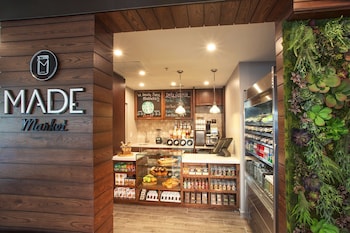 Snack bar at Doubletree Resort by Hilton Hollywood Beach