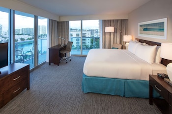 Single Room, 1 King Bed, Corner | 1 bedroom, pillowtop beds, minibar, in-room safe at Doubletree Resort by Hilton Hollywood Beach
