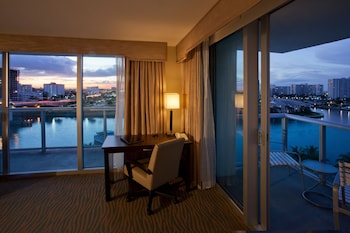 Single Room, 1 King Bed, Corner | In-room business center at Doubletree Resort by Hilton Hollywood Beach