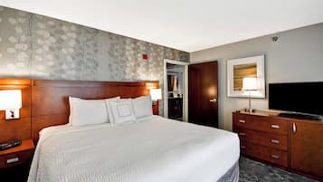 Suite ejecutiva, 1 habitación, para no fumadores, en esquina | Escritorio, cortinas blackout y tabla de planchar con plancha