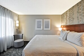 Suite exécutive, 1 chambre, en coin | Bureau, rideaux d’obscurcissement, fer et planche à repasser
