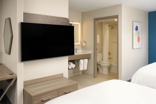 Holiday Inn Express & Suites Kendall East Miami by IHG