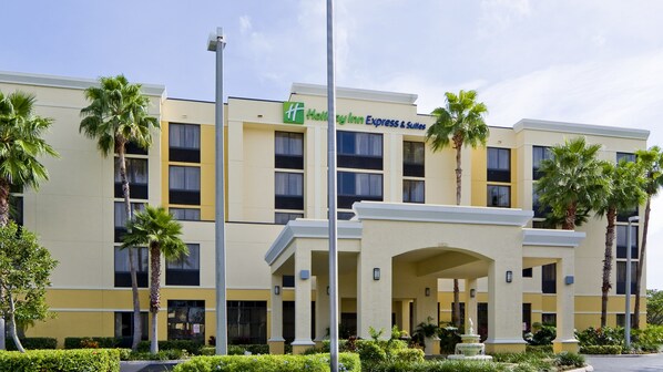 Exterior - Holiday Inn Express & Suites Kendall East Miami by IHG (Miami)