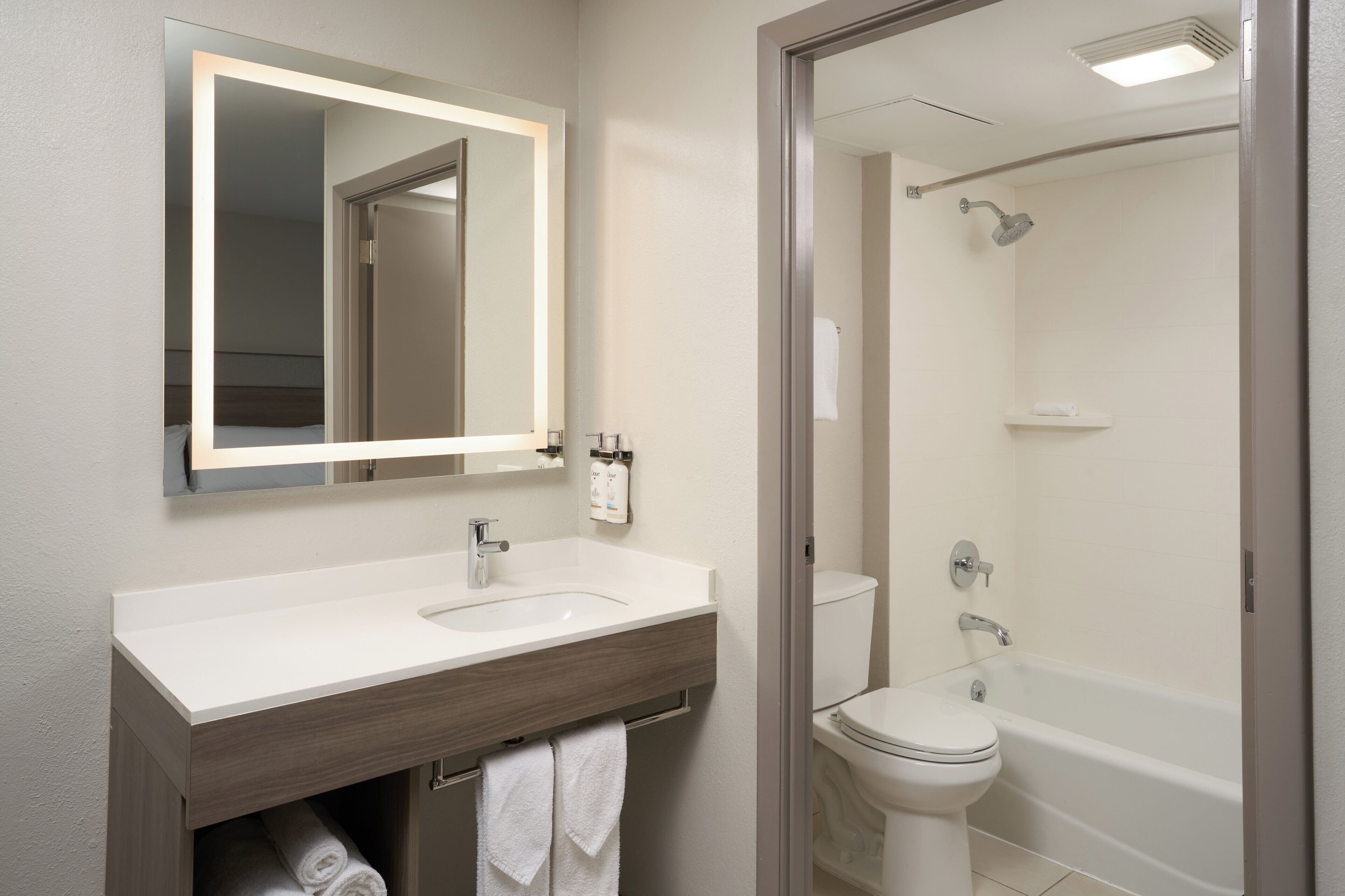 Photo - Holiday Inn Express Hotel & Suites Kendall East-Miami by IHG