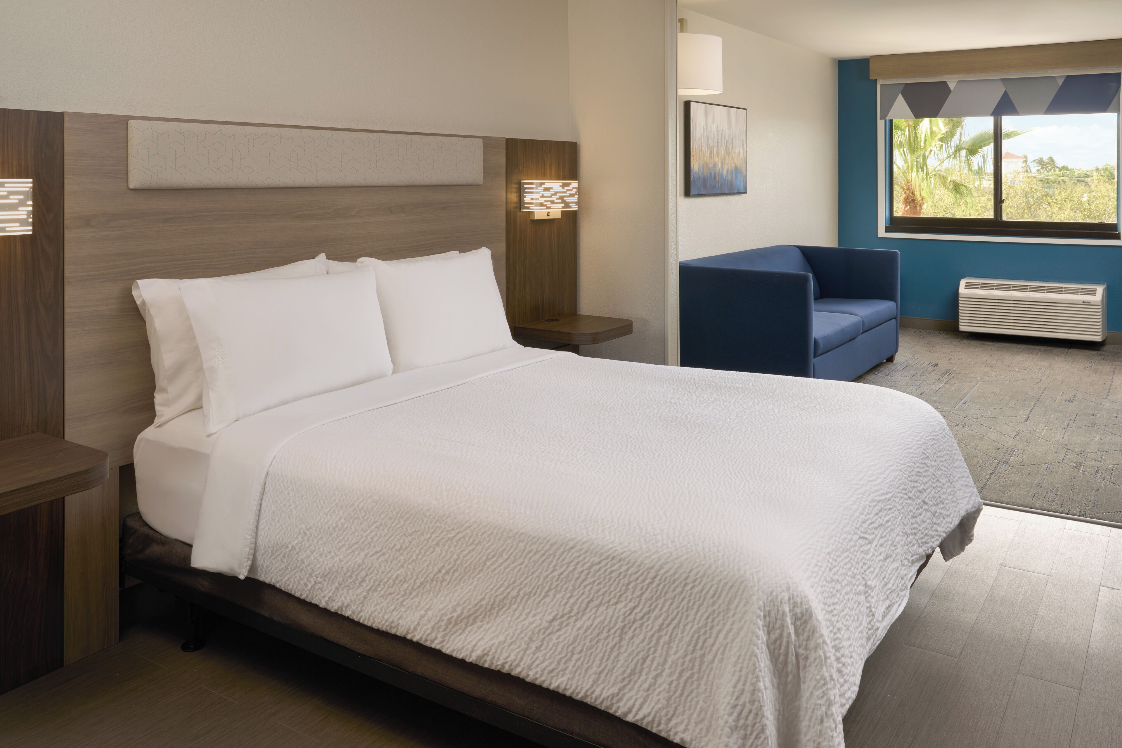 Suite, 1 Double Bed, Accessible (Comm, Roll-In Shower) | Premium bedding, in-room safe, desk, blackout drapes