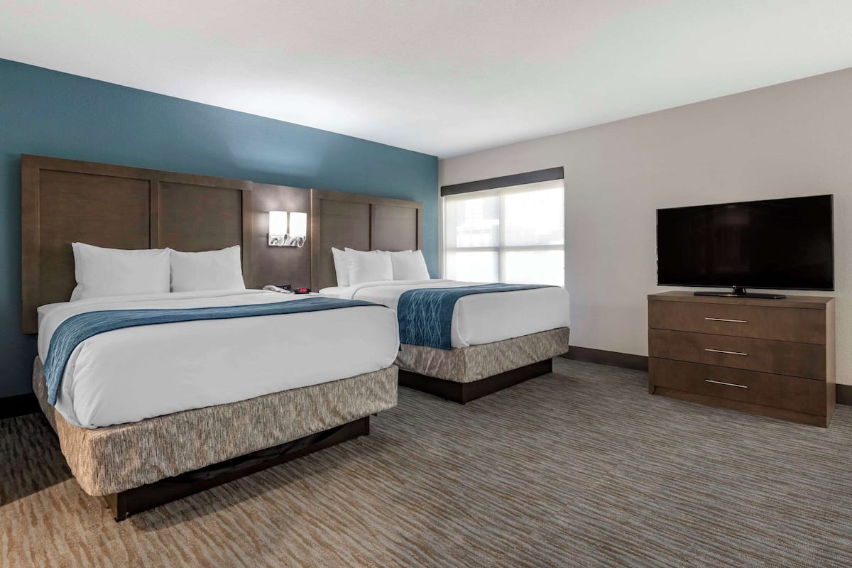 Suite, 2 Tempat Tidur Queen, Bebas Asap Rokok | Seprai premium, selimut bulu angsa, bantalan ekstra lembut, dan brankas