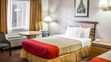 Een strijkplank/strijkijzer, gratis babybedden, extra bedden