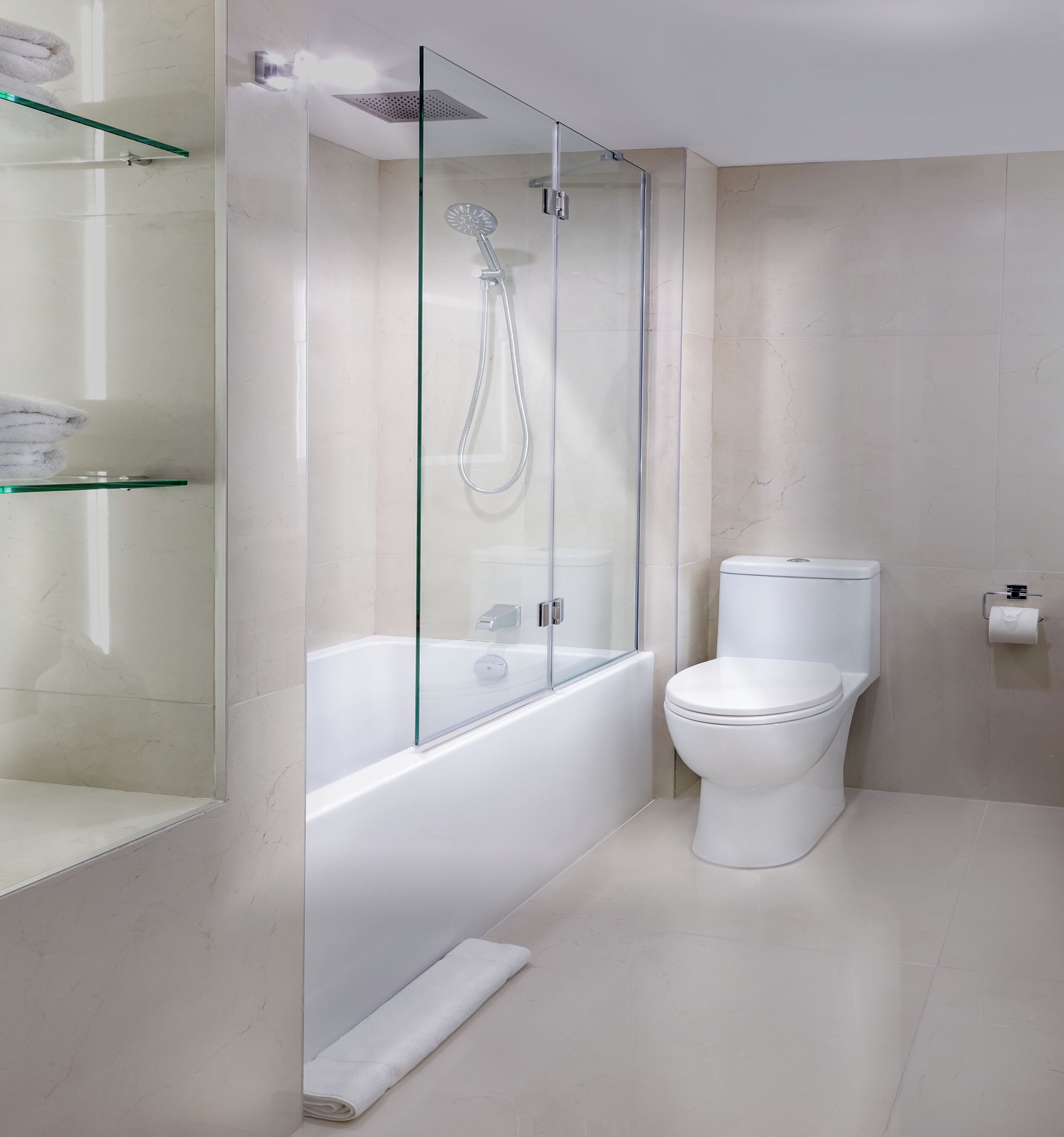 standard room | bathroom | free toiletries, hair dryer, bathrobes, slippers