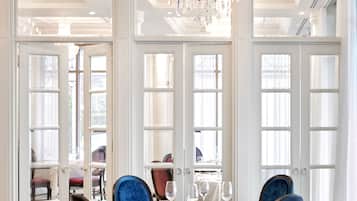 Breakfast, lunch, dinner served; Italian cuisine, garden views