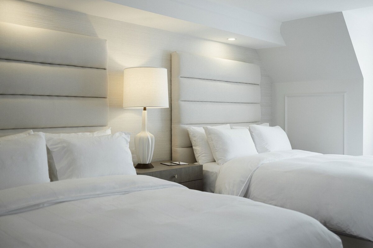 1 bedroom, premium bedding, down duvets, Tempur-Pedic beds