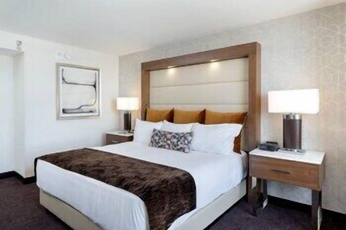 Premium bedding, pillowtop beds, in-room safe, desk